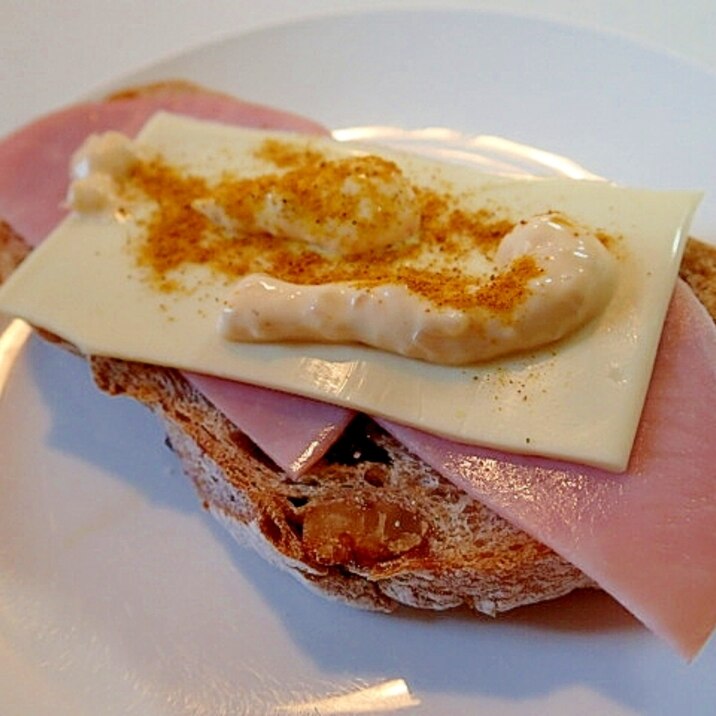 タルタル/カレーで　ハムとチーズのフランスパン